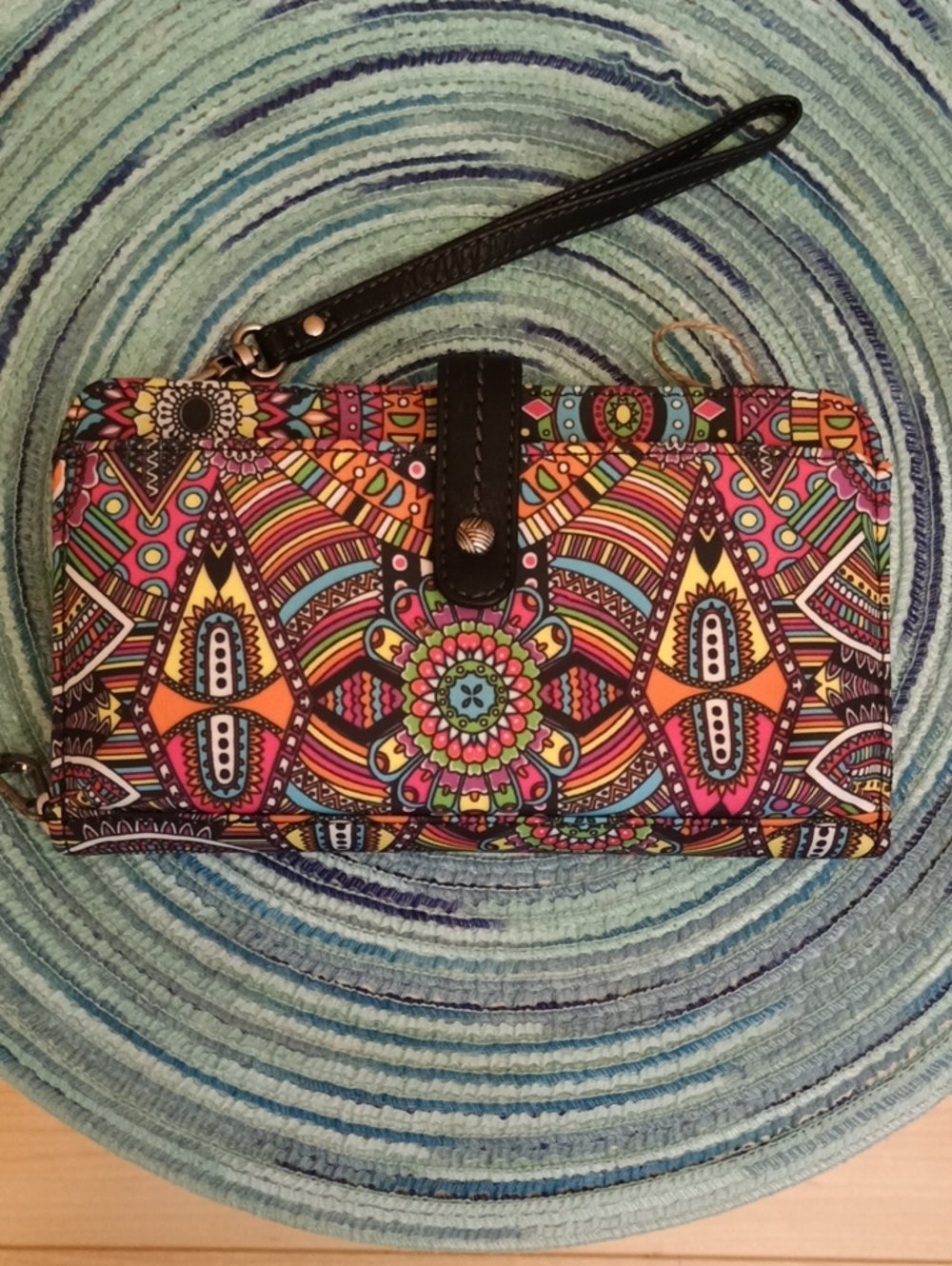 NWT  Sakroots " Artist Circle Rainbow" Print Wristlet Wallet - Multi